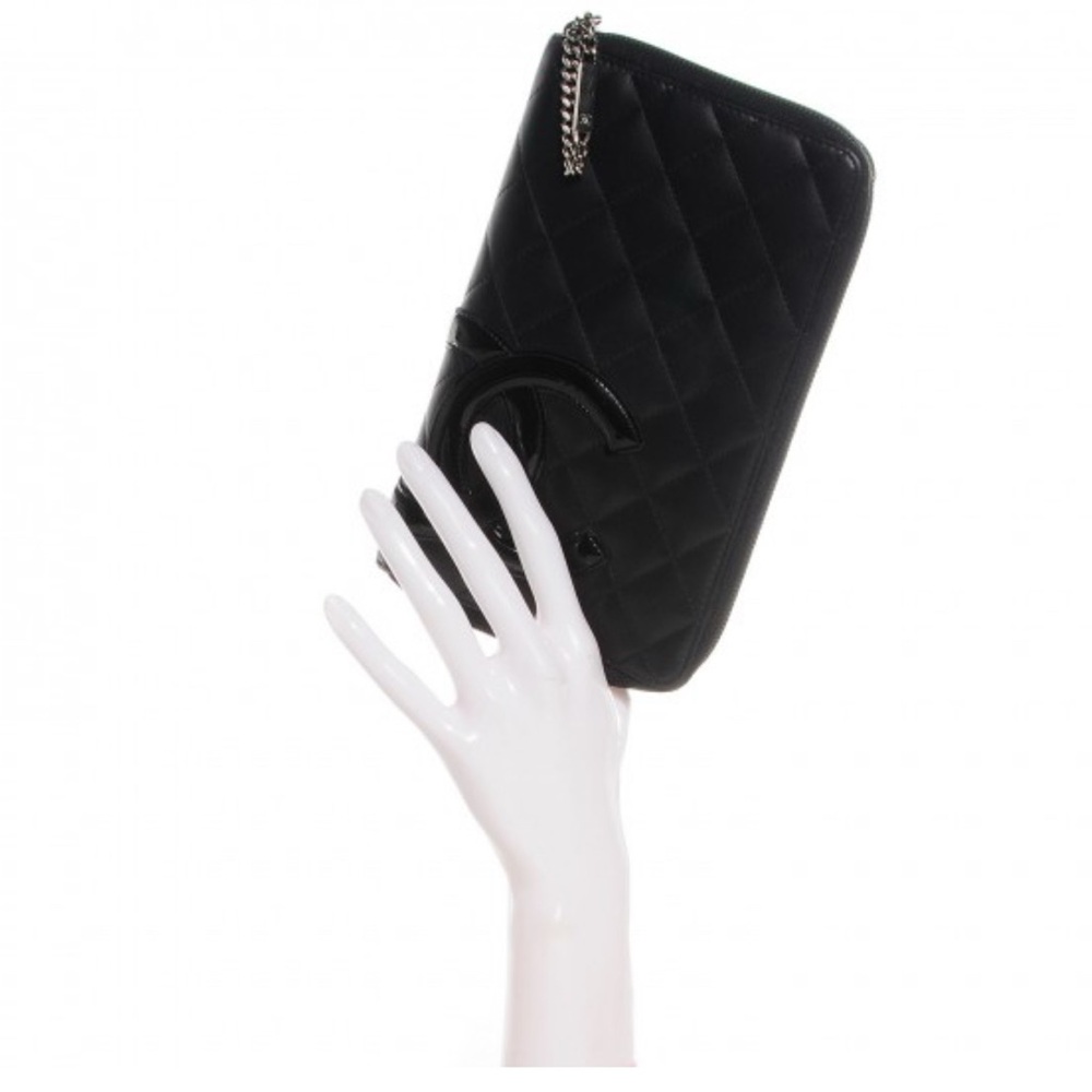 CHANEL Black Quilted Leather Zipped Wallet on Chain